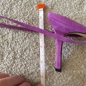 Sandales Manolo Blahnik LARAMOD – Lacets, Suède Violet, Taille 40 – Escarpins Glamour Made In Italy